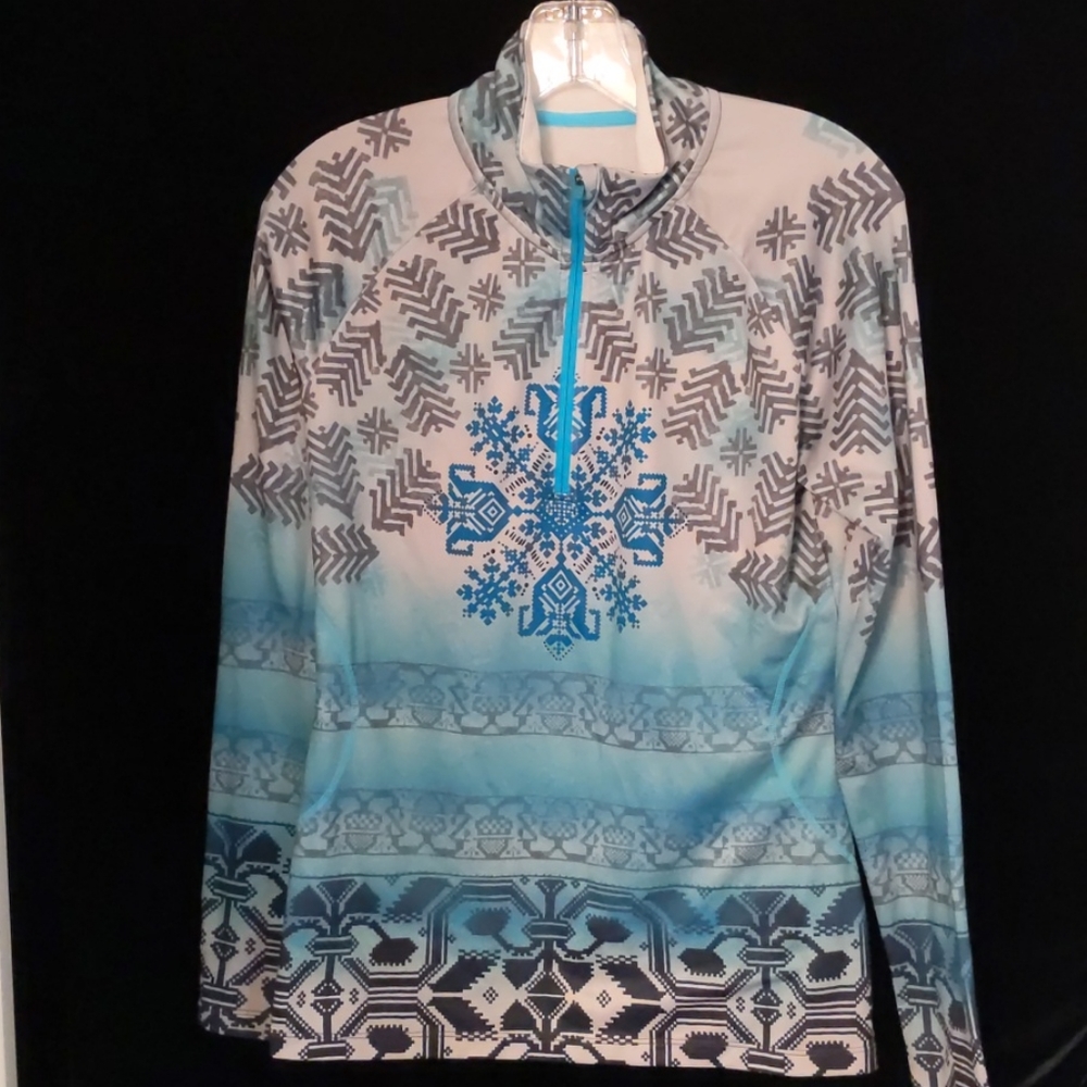 M Athleta snowflake workout top